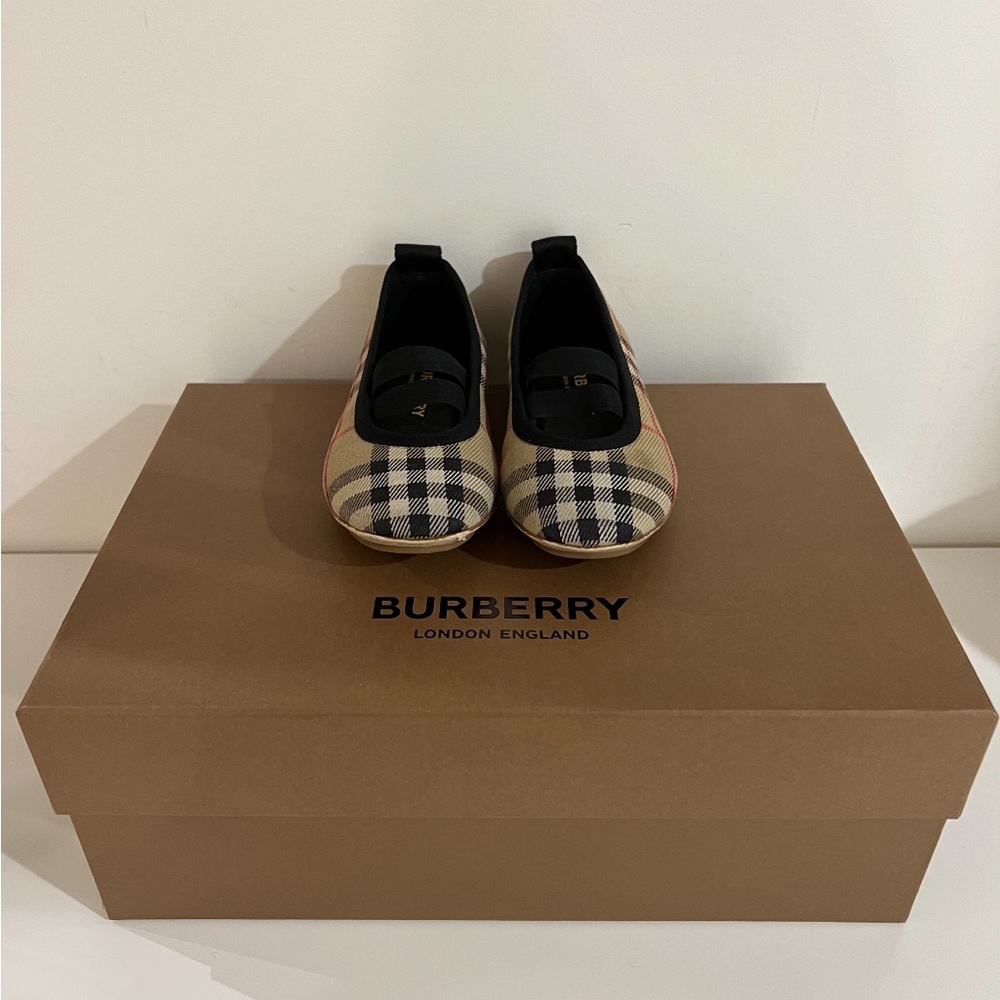 Little girls Burberry flats